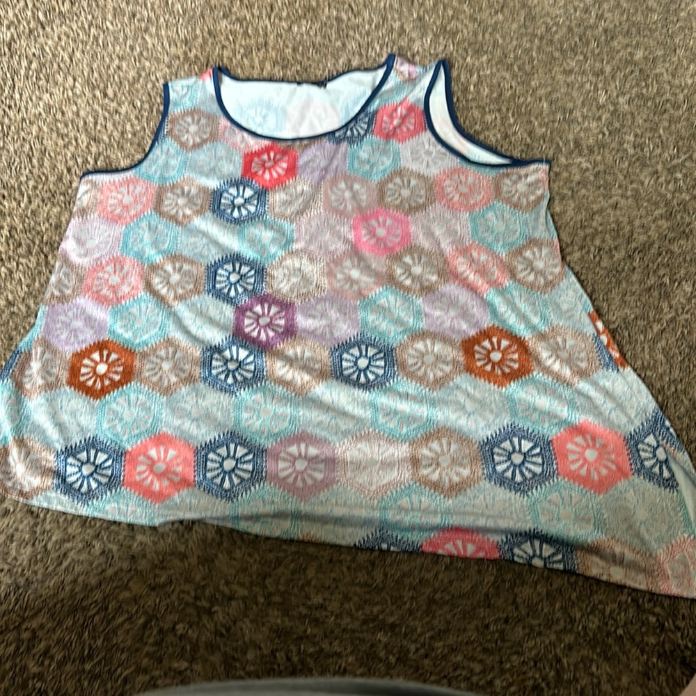 Sleeveless tunic top